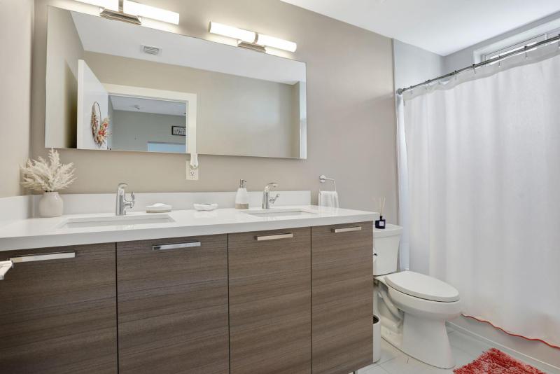  Condo & Townhome Photos
