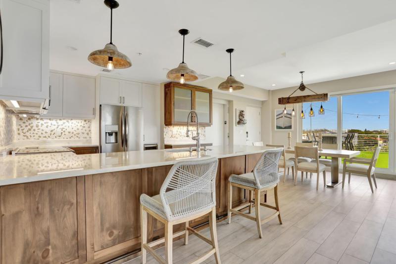  Condo & Townhome Photos
