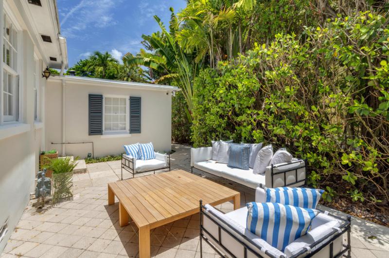  Single Family Homes Photo 29:  Palm Beach,  FL 33480