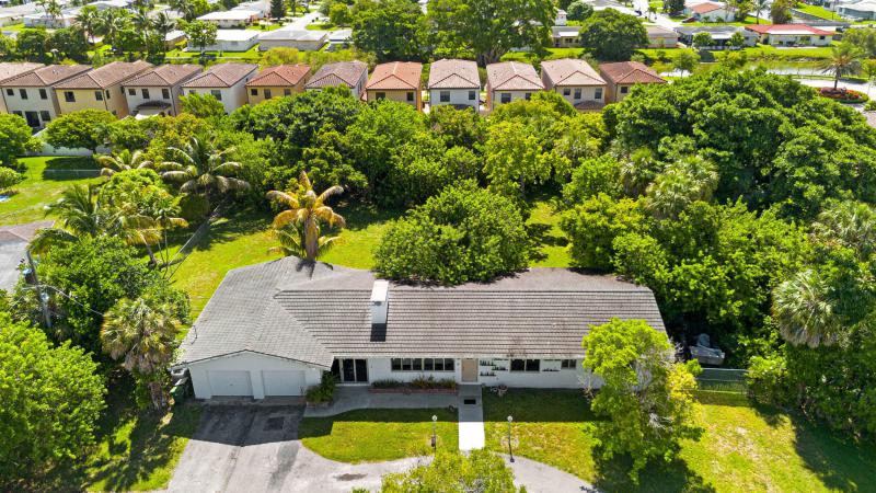  Single Family Homes Photo 3:  Tamarac,  FL 33319