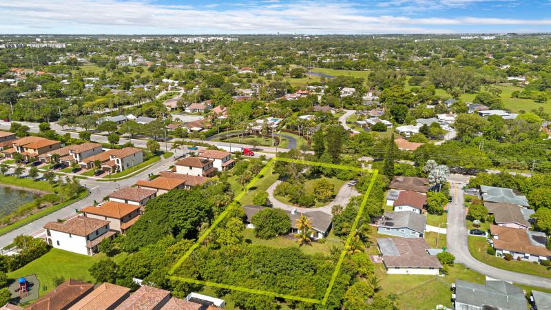  Single Family Homes Photo 4:  Tamarac,  FL 33319