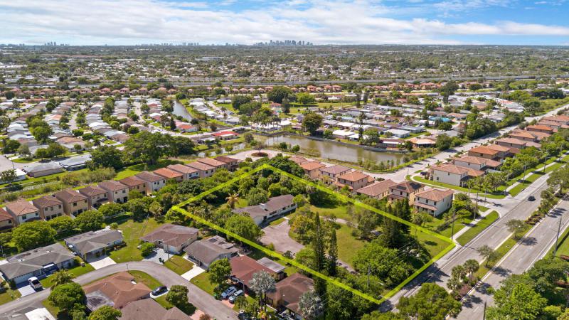  Single Family Homes Photo 5:  Tamarac,  FL 33319