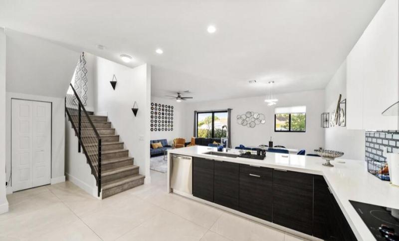  Condo & Townhome Photos
