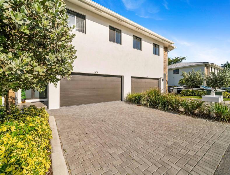  Condo & Townhome Photos