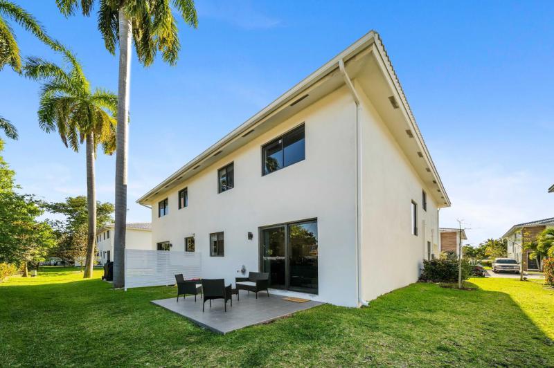  Condo & Townhome Photos
