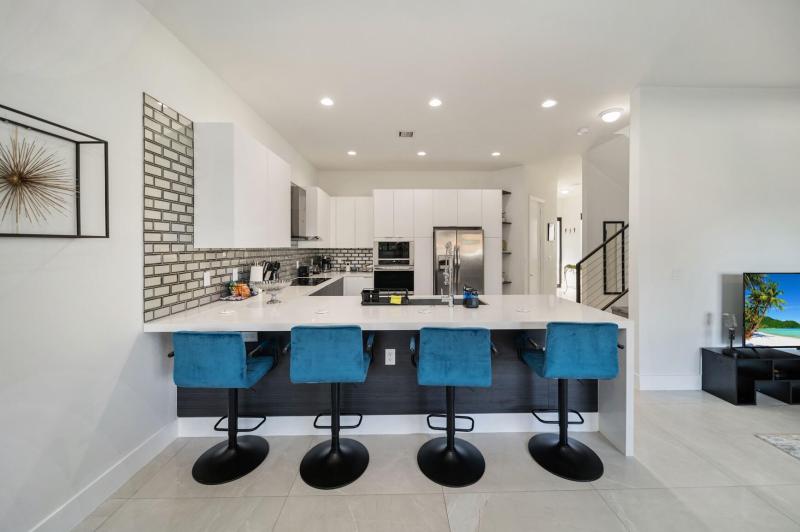  Condo & Townhome Photos