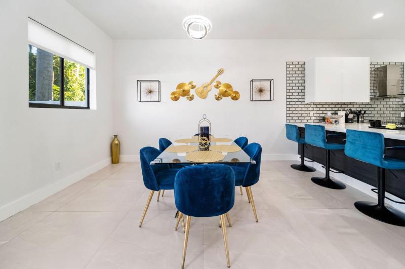  Condo & Townhome Photos