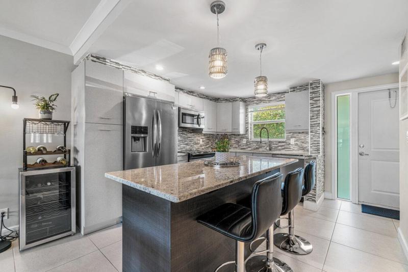  Condo & Townhome Photos