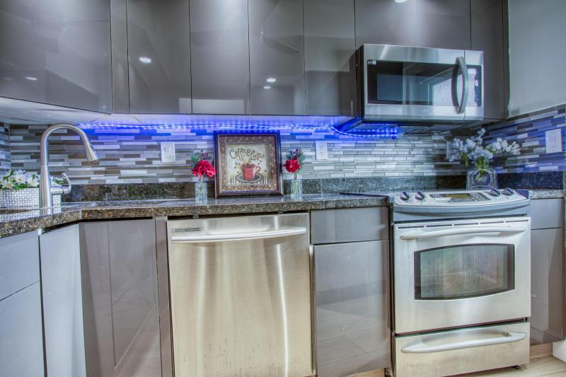  Condo & Townhome Photos