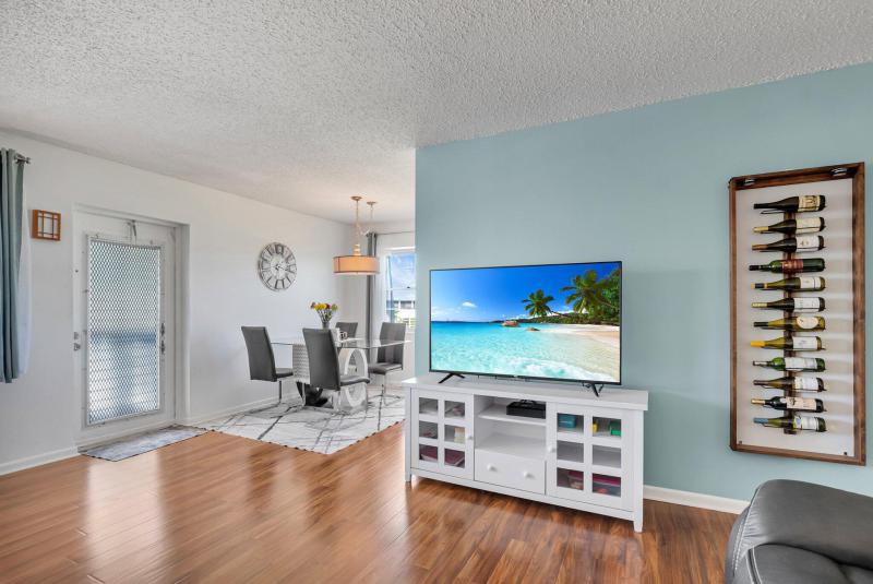  Condo & Townhome Photos