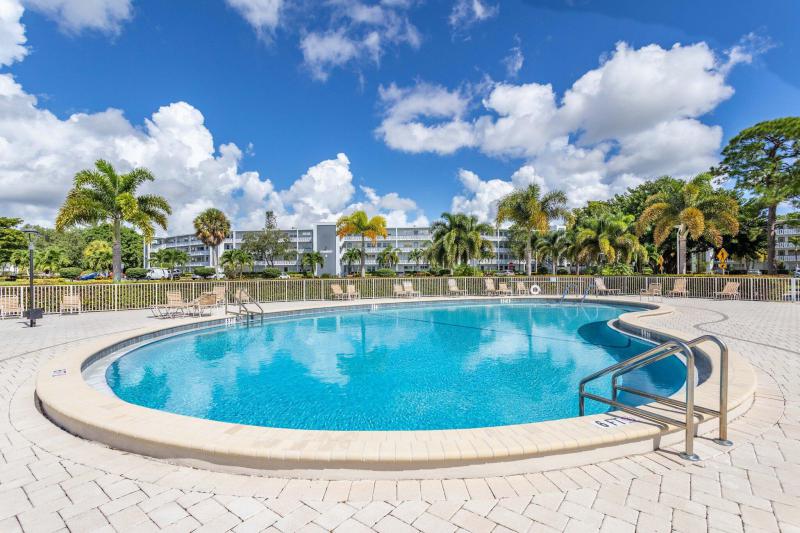  Condo & Townhome Photos