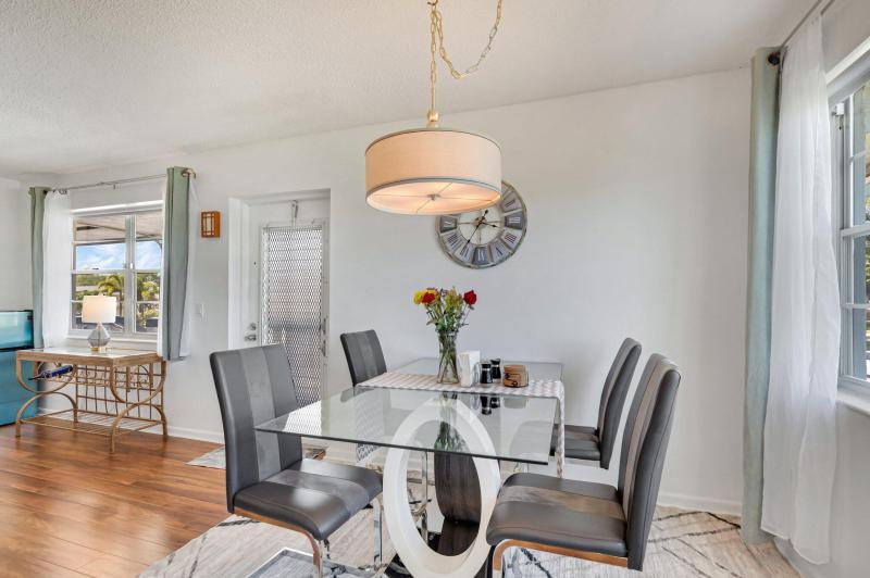  Condo & Townhome Photos