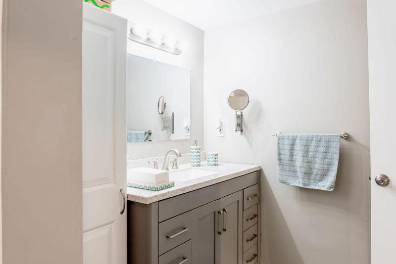  Condo & Townhome Photos