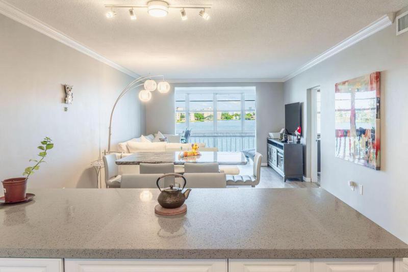  Condo & Townhome Photos
