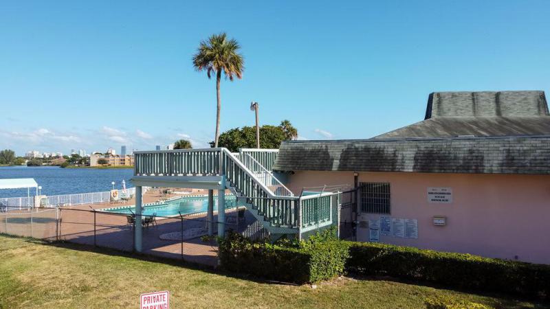  Condo & Townhome Photos