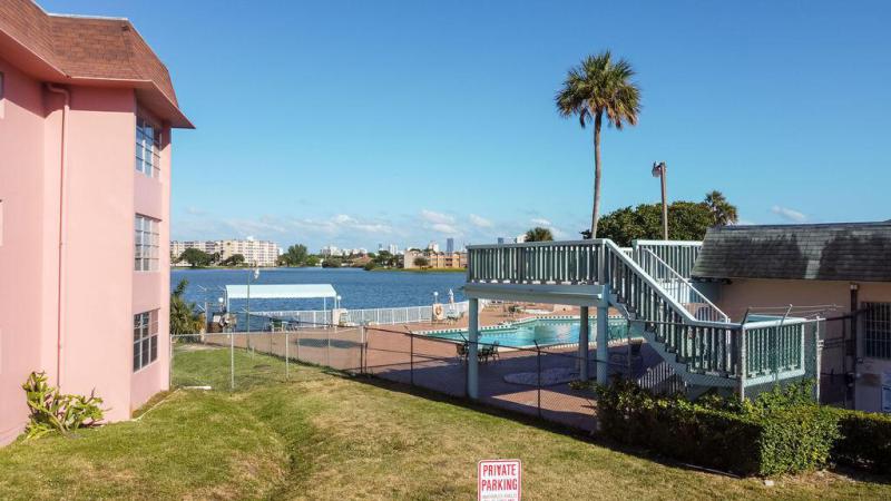  Condo & Townhome Photos