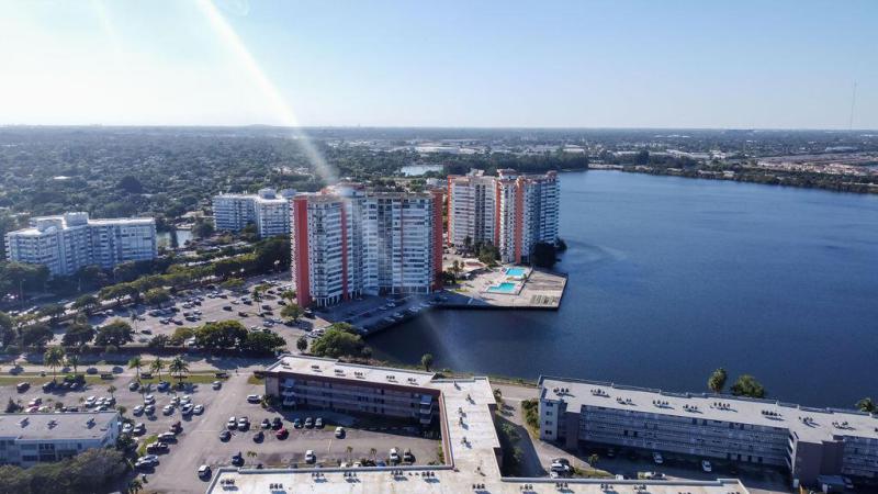  Condo & Townhome Photos