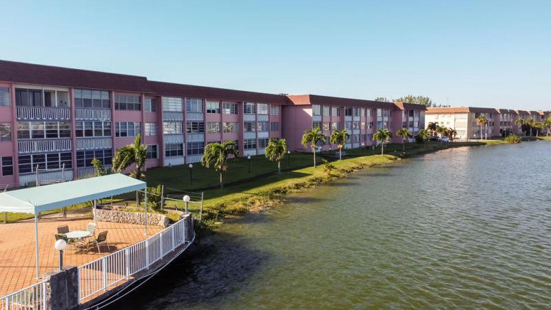  Condo & Townhome Photos