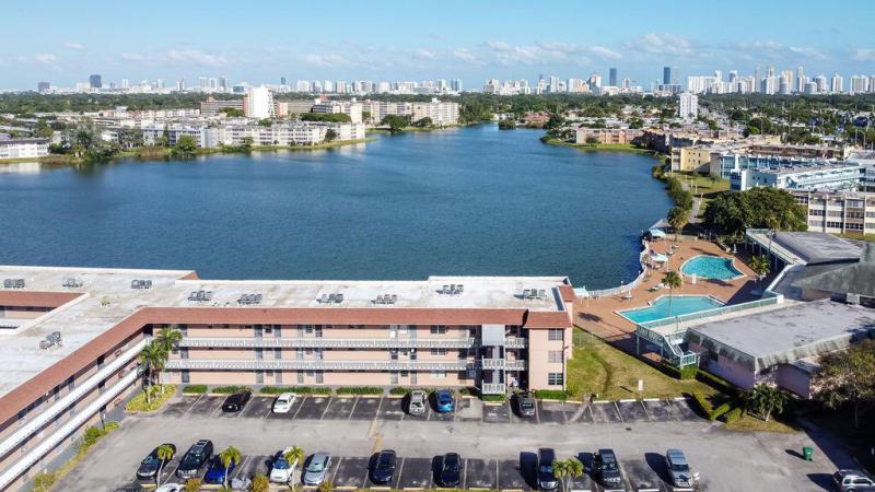  Condo & Townhome Photos
