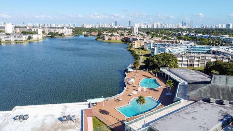  Condo & Townhome Photos
