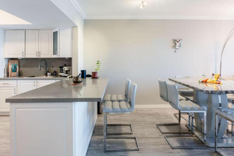  Condo & Townhome Photos