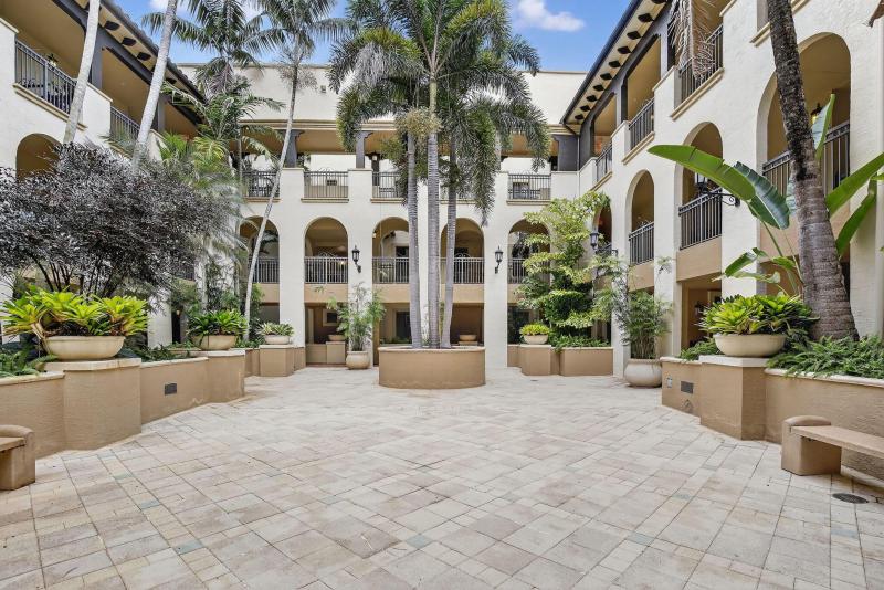  Condo & Townhome Photos