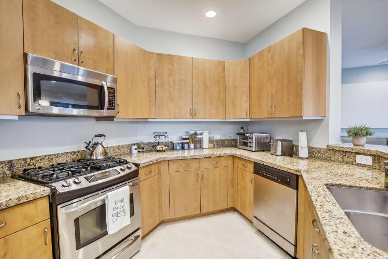  Condo & Townhome Photos