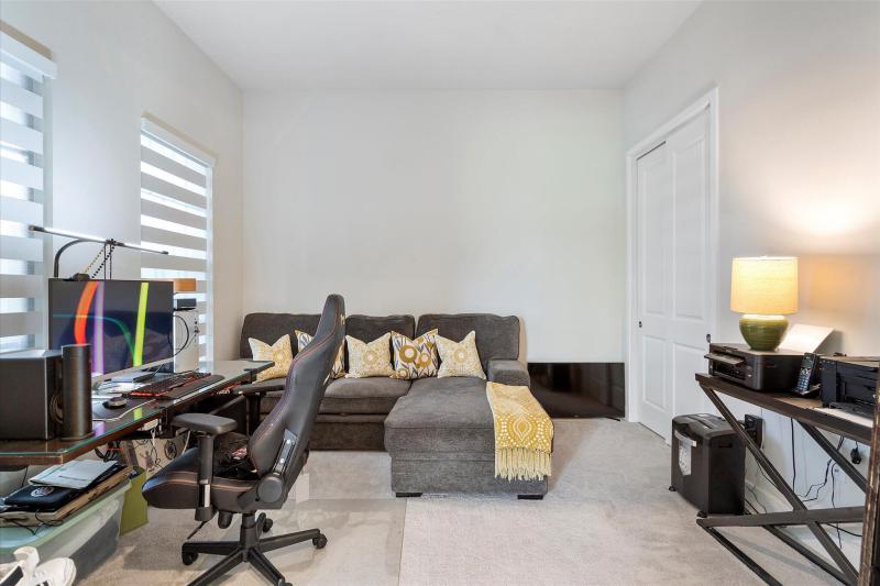  Condo & Townhome Photos