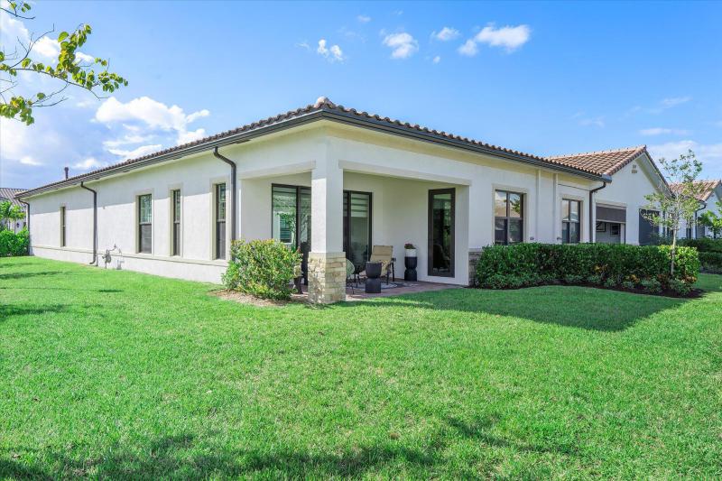  Condo & Townhome Photos