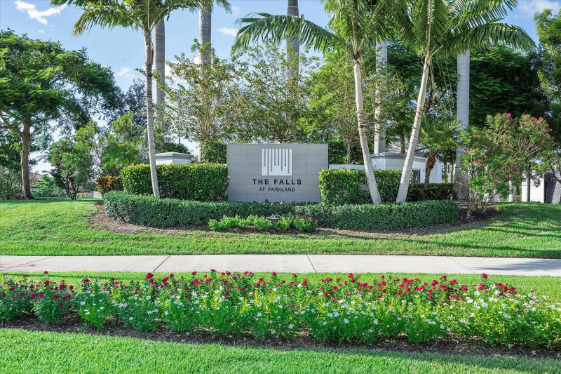  Condo & Townhome Photos