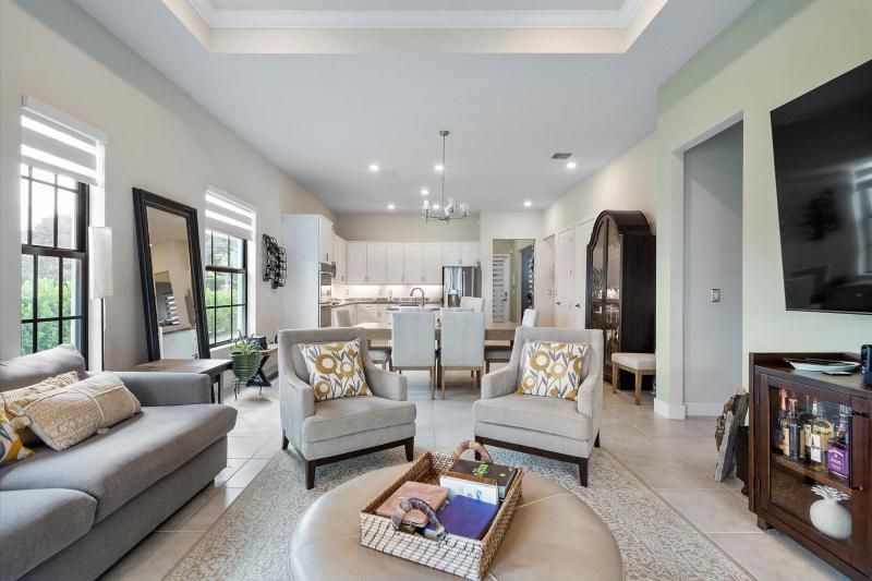  Condo & Townhome Photos