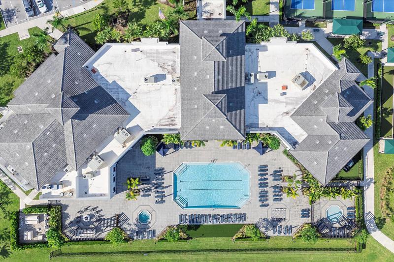  Condo & Townhome Photos