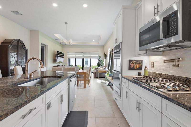  Condo & Townhome Photos
