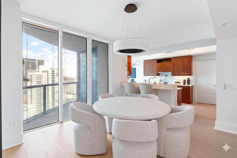  Condo & Townhome Photos