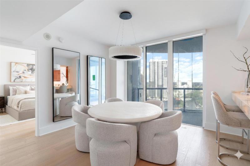  Condo & Townhome Photos
