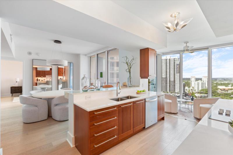  Condo & Townhome Photos