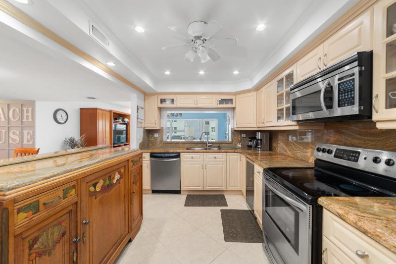  Condo & Townhome Photos
