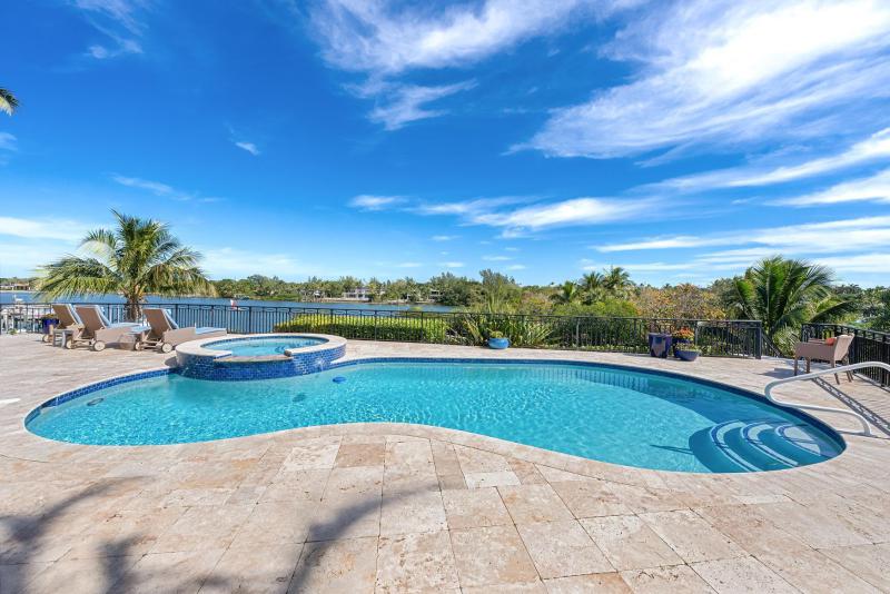  Single Family Homes Photo 12:  Jupiter,  FL 33469