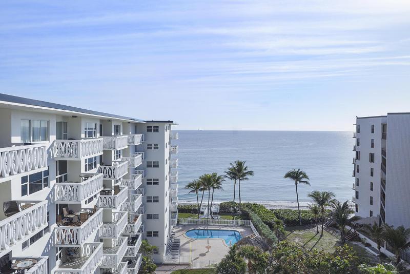  Condo & Townhome Photos