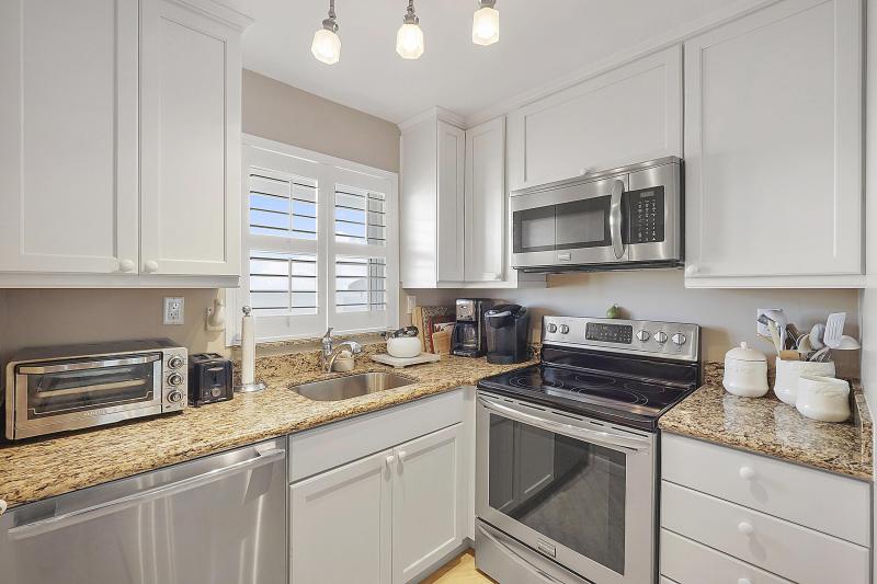  Condo & Townhome Photos