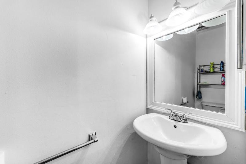  Condo & Townhome Photos