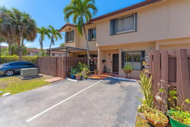  Condo & Townhome Photos