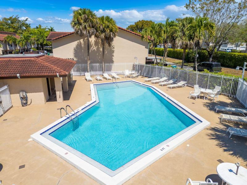  Condo & Townhome Photos