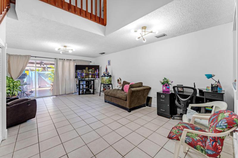  Condo & Townhome Photos