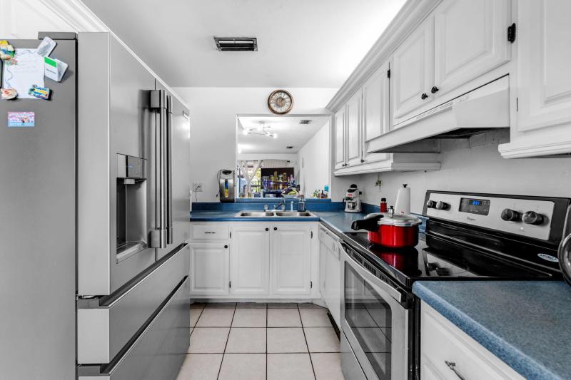  Condo & Townhome Photos