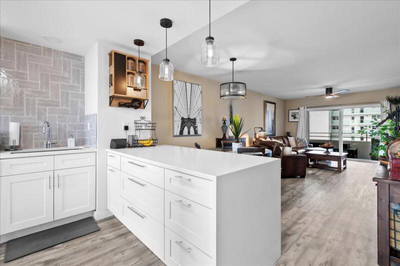  Condo & Townhome Photos