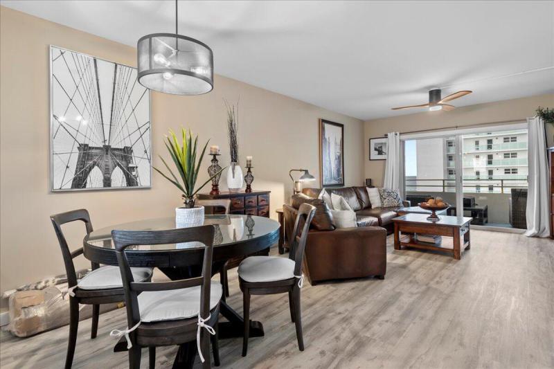  Condo & Townhome Photos