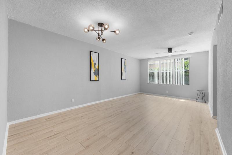  Condo & Townhome Photos