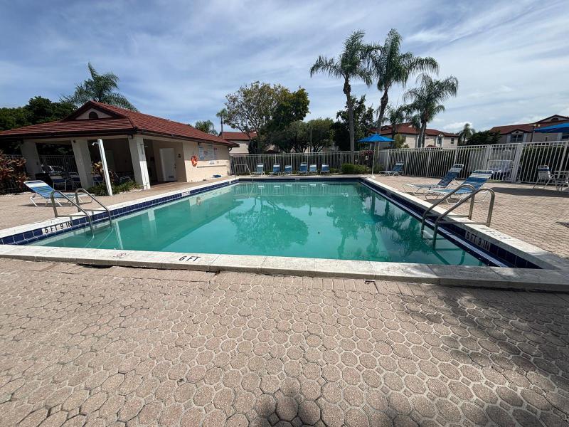  Condo & Townhome Photos