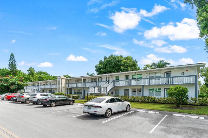  Condo & Townhome Photos